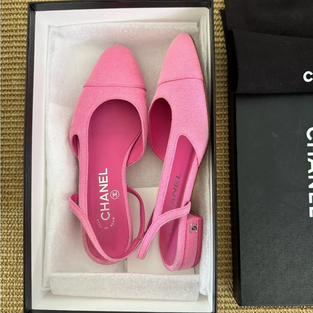 Chanel Pink Flats for Women - Picture 2 of 5